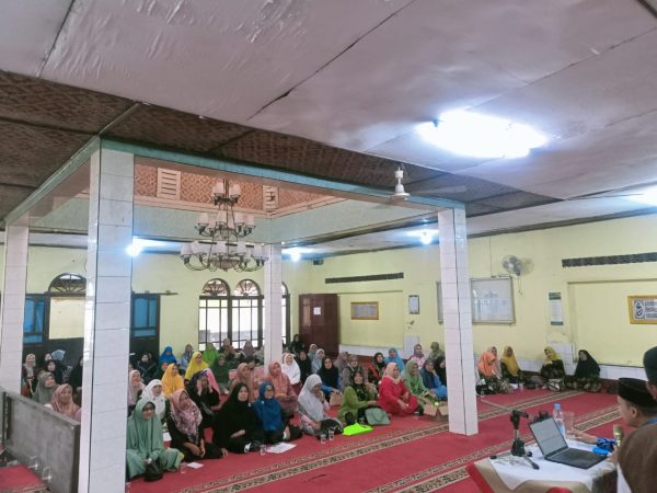 Perkuat Iman, Puluhan Jamaah Balekambang Hadiri Pengajian Bulanan di Masjid Baitul Akbar